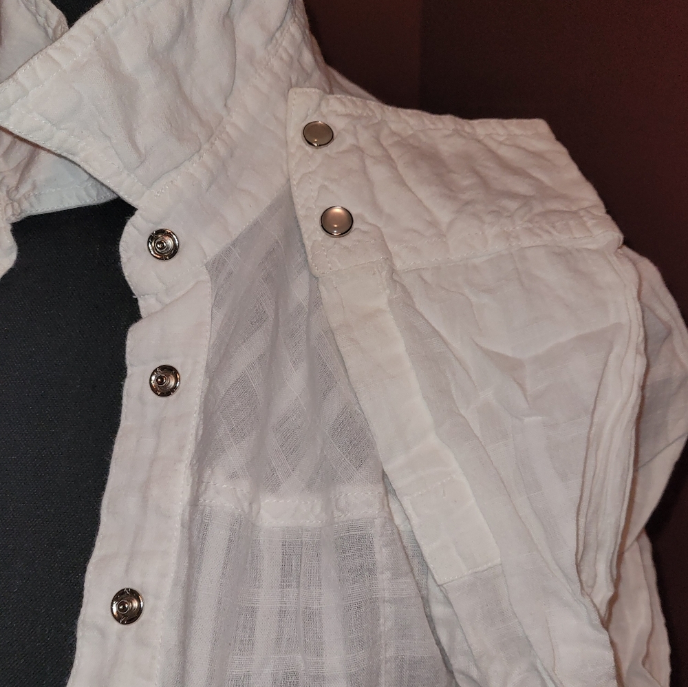 White Patterned Blouse with Snaps - Picture 5 of 16